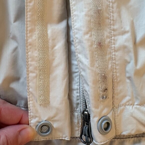 North Face Raincoat - Picture 3 of 8